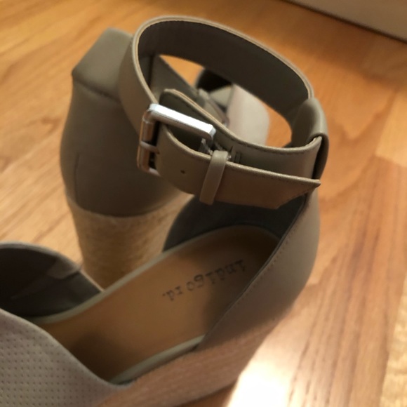 Indigo Rd. Airy Wedge - Picture 6 of 8